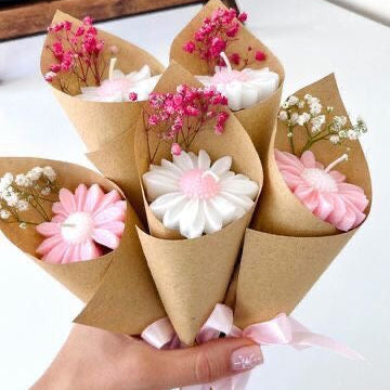 Amoura Daisy Bouquet Candle – Handcrafted Flower Soya Wax Gift Set