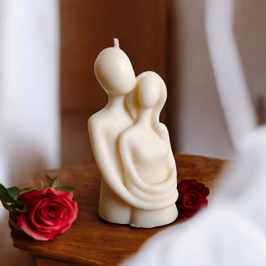 Amoura Jasmine Scented Romantic Couple Candle – Soy Wax Hugging Lovers Sculpture | Anniversary & Wedding Gift