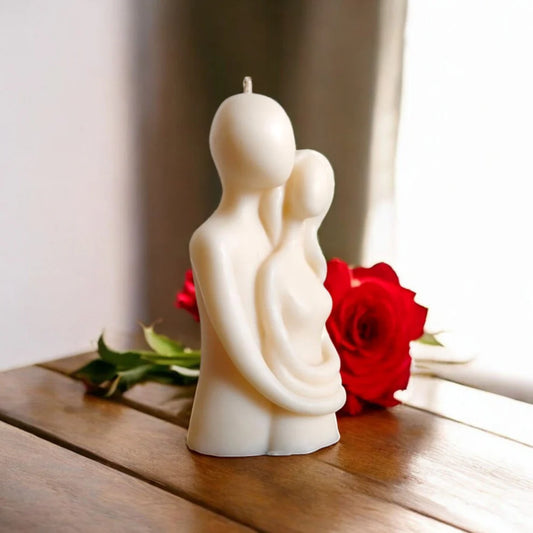 Amoura Jasmine Scented Romantic Couple Candle – Soy Wax Hugging Lovers Sculpture | Anniversary & Wedding Gift
