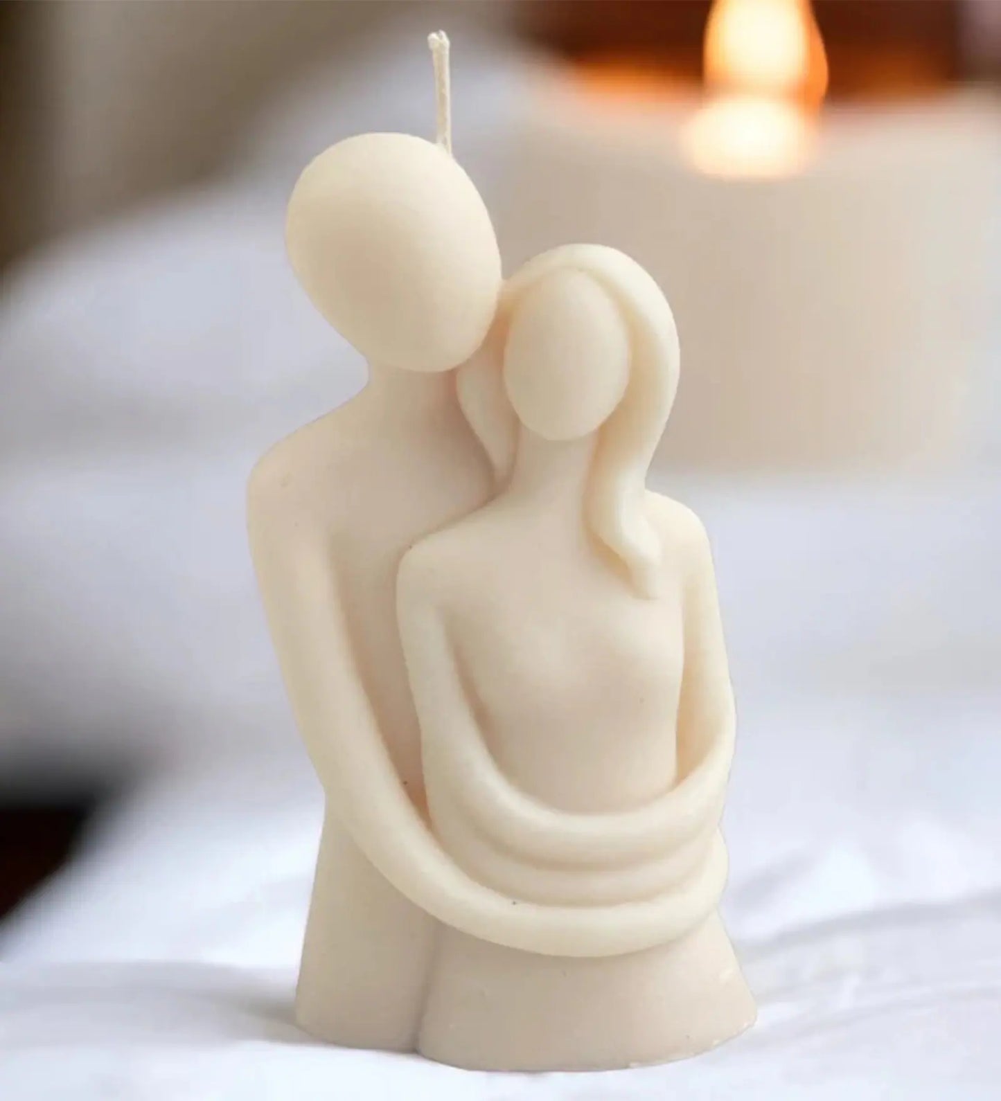 Amoura Jasmine Scented Romantic Couple Candle – Soy Wax Hugging Lovers Sculpture | Anniversary & Wedding Gift